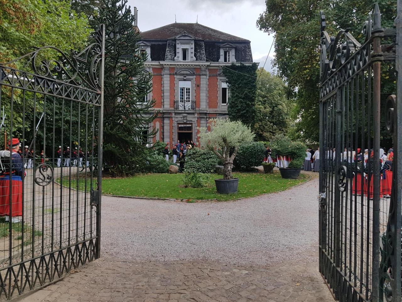 Chateau Lambert Moulinsart Hotel, Shuttle Airport, Long Term Parking, Snooker, Large Terrasse, Dinner, Breakfast Charleroi Luaran gambar