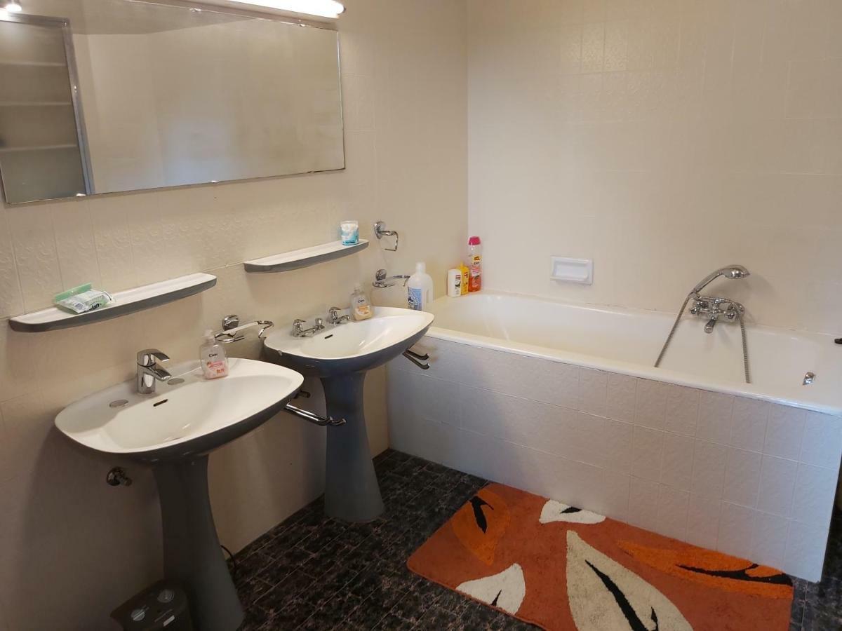 Chateau Lambert Moulinsart Hotel, Shuttle Airport, Long Term Parking, Snooker, Large Terrasse, Dinner, Breakfast Charleroi Luaran gambar